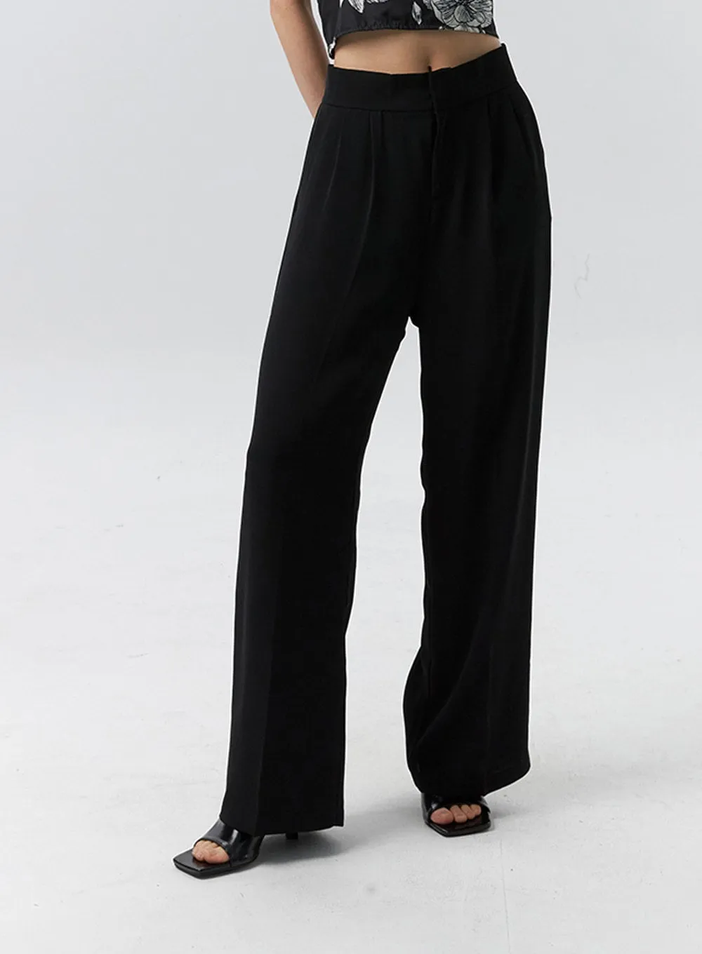 Mid-Rise Tailored Pants IL321